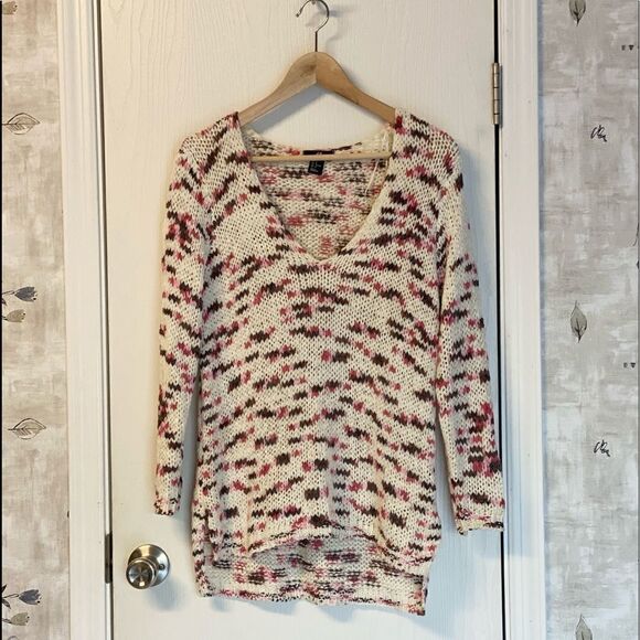 H & M  Pullover V neck  Sweater - Picture 1 of 4